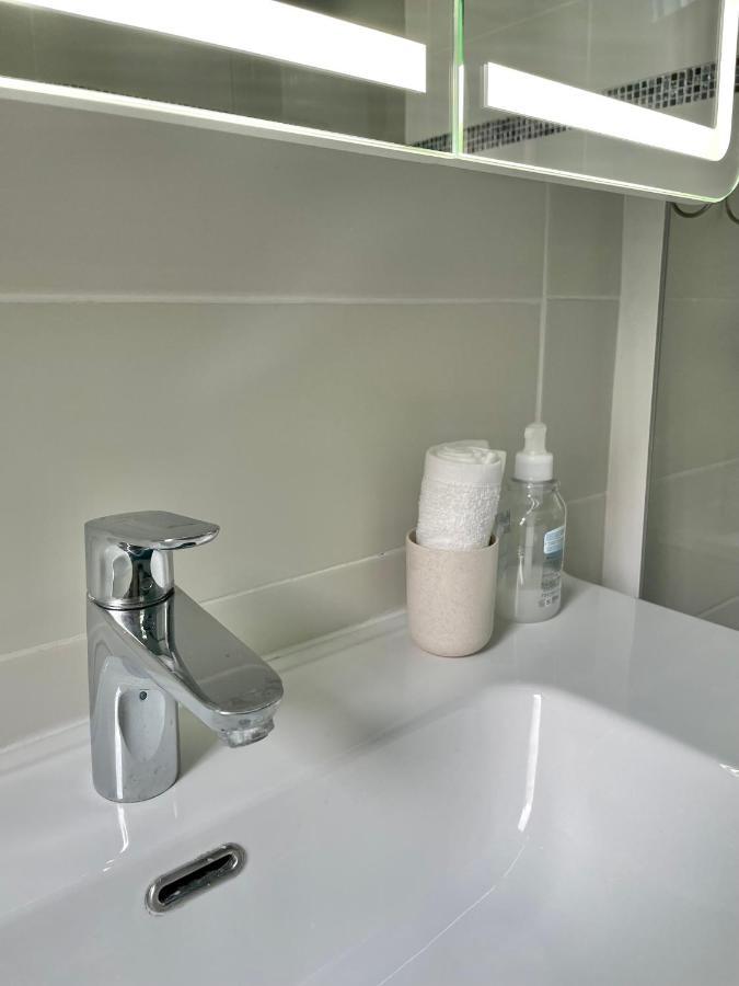 La Bateliere, Appartement Mer Avec Patio Prive 梅尔·莱斯·拜恩斯 外观 照片